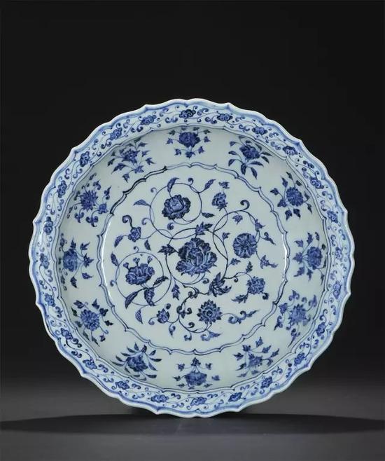 明永乐 青花四季花卉纹菱口盘D:38cm